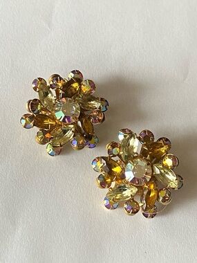 Beau jewels vintage mint condition Aurora Gold Floral Crystal Clip-On Earrings